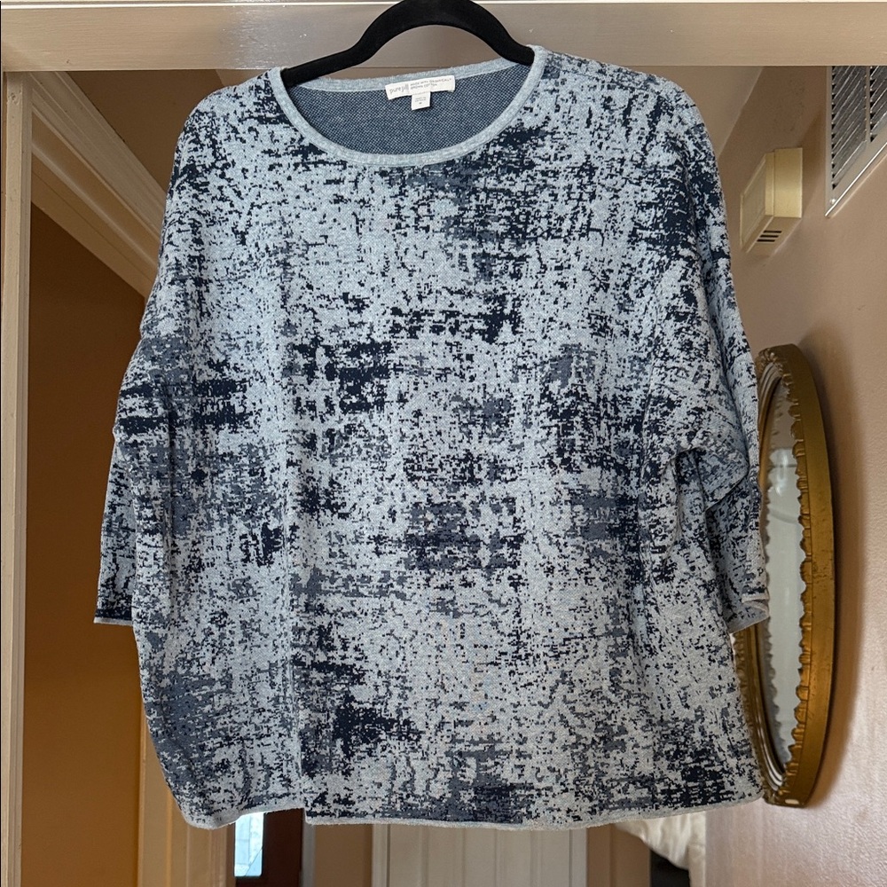 Chic Gray Patterned Sweatshirt